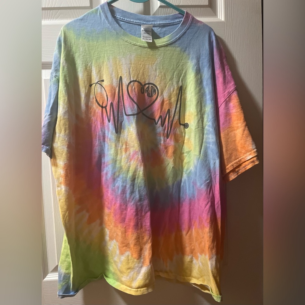 Plus size tie dye health care monogram T-shirt